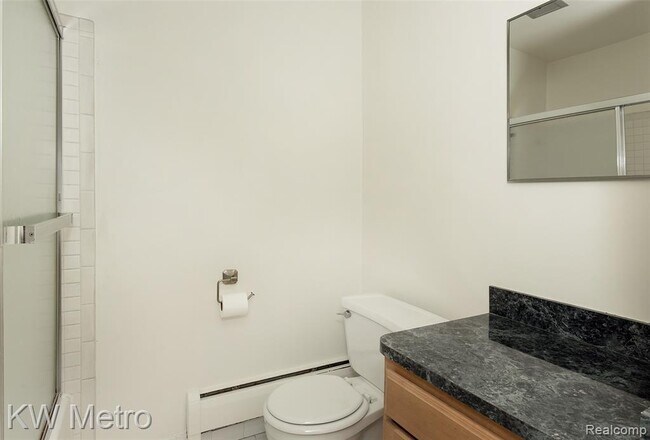 Building Photo - 2425 Torquay Ave