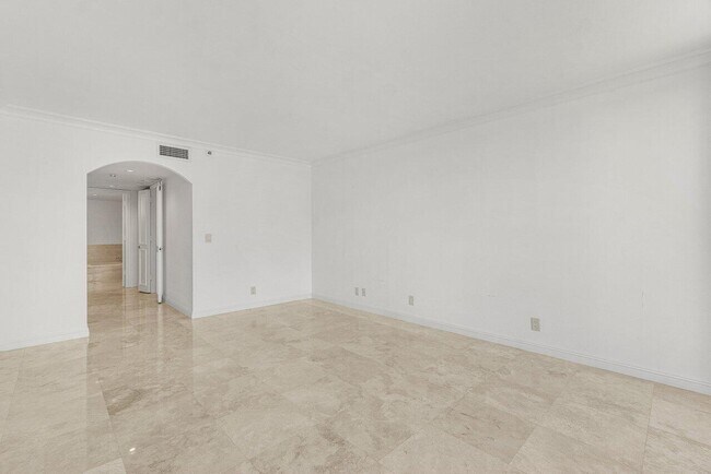 Building Photo - 4201 N Ocean Blvd