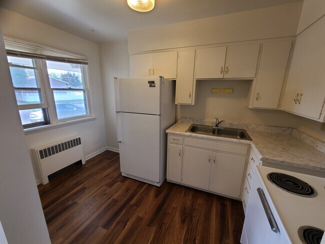Building Photo - Burton 6-Plex