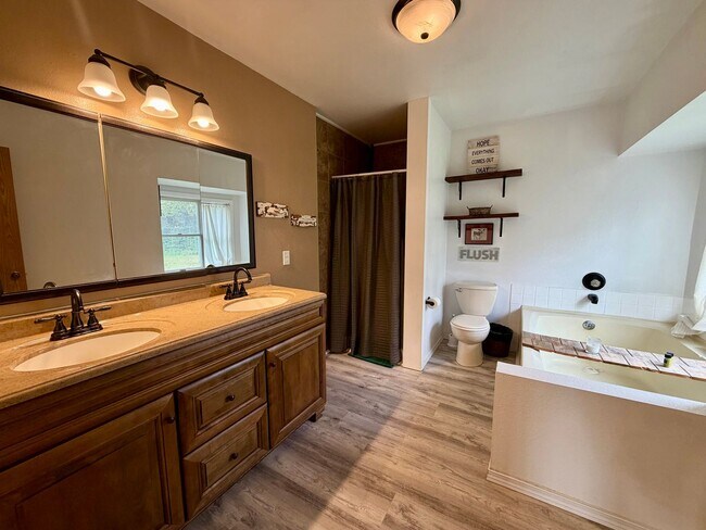 Building Photo - 35920 Dawn Dr