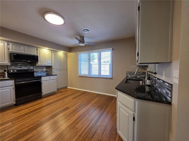 Building Photo - 29 Dunedin Dr