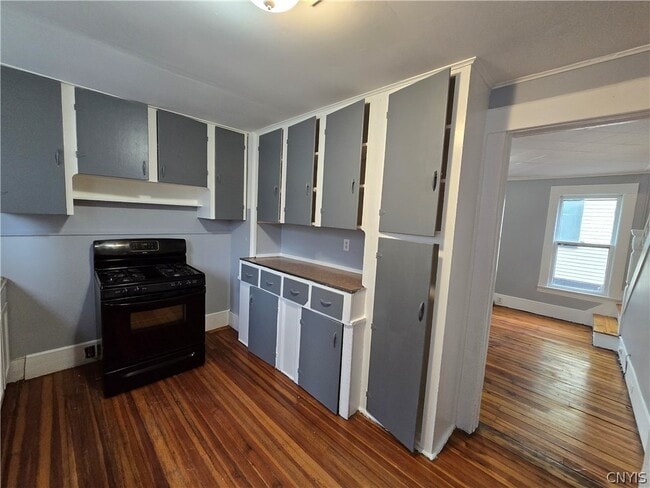 Building Photo - 121 West End Dr