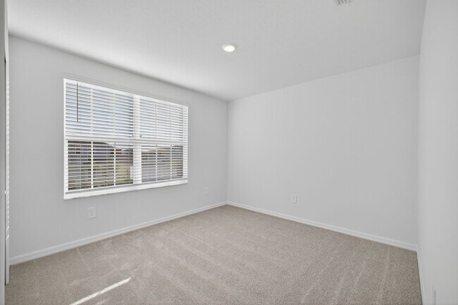 Building Photo - Brand-new 5 Bed now Available!