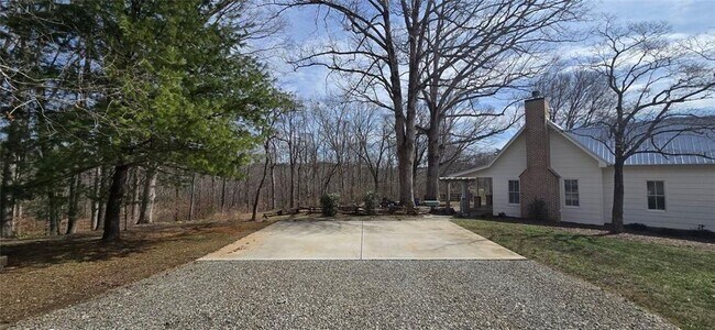 Building Photo - 812 Bessie Ln