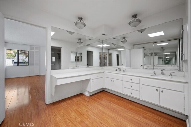 Building Photo - 1325 Valley View Rd