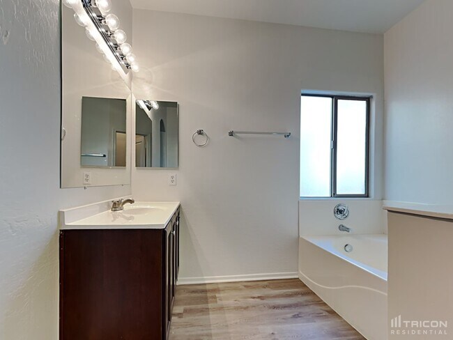 Building Photo - 11409 W Mountain View Dr