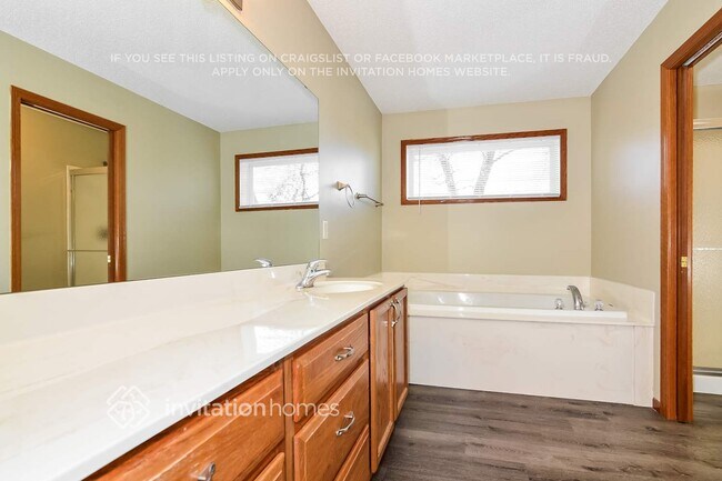 Building Photo - 7416 Aspen Cove S