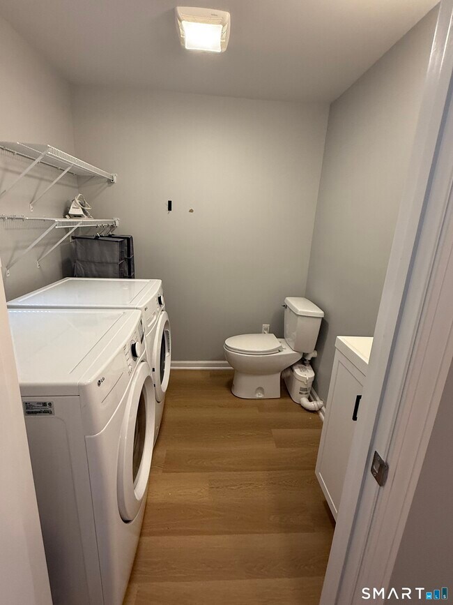 Building Photo - 292 Meridian St