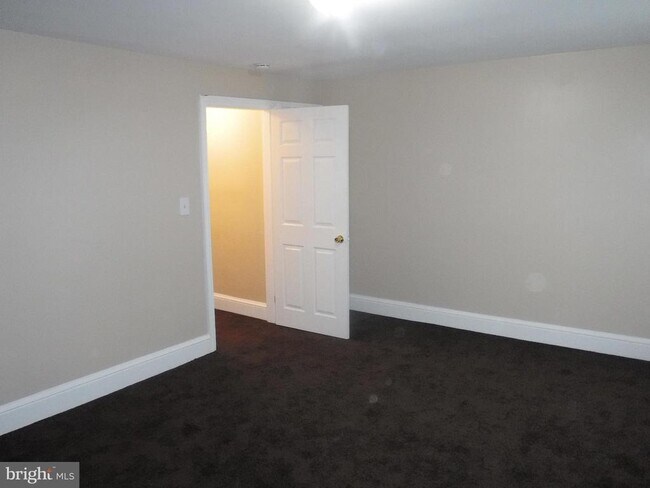 Building Photo - 540 George St