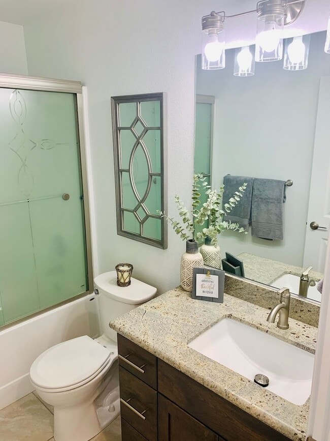 Building Photo - Newer 3 bedroom 2 bath house in Sutherlin