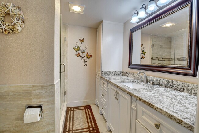 Building Photo - 19 Royal Palm Way