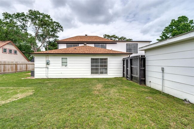 Building Photo - 12806 Shady Knoll Ln