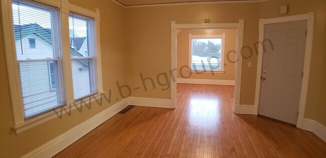Building Photo - 5719 16th Ave