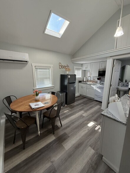 Building Photo - 4 Auburn Ave Ext