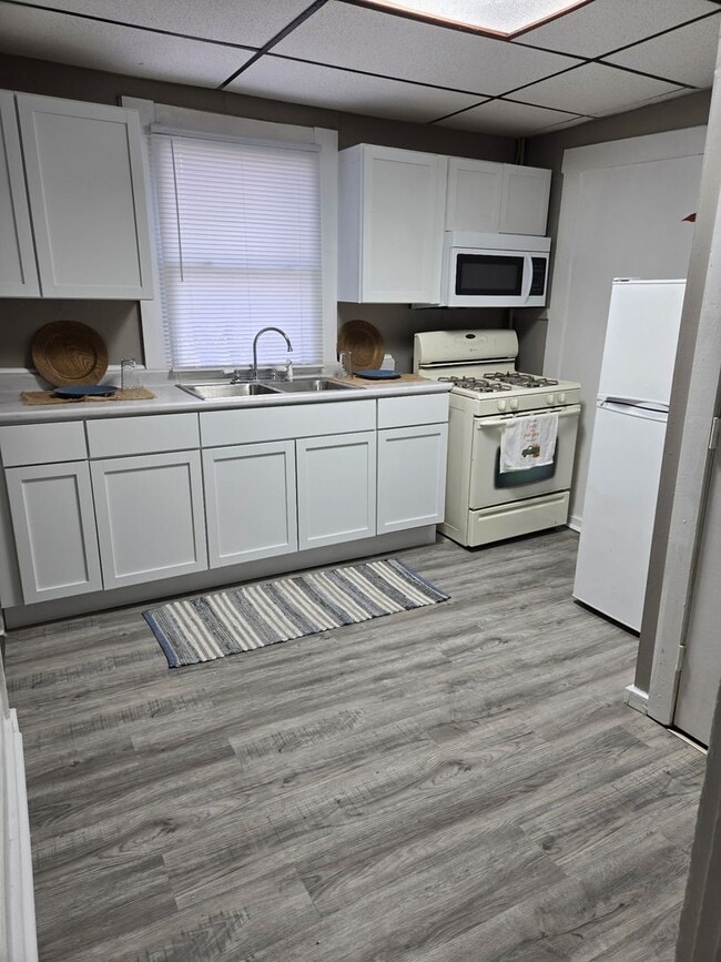 Building Photo - 321 S Union St