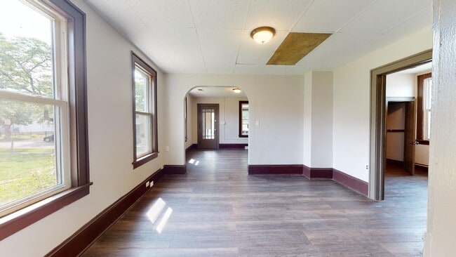 Building Photo - Cudell Area - 4 Bedroom Single Family Home