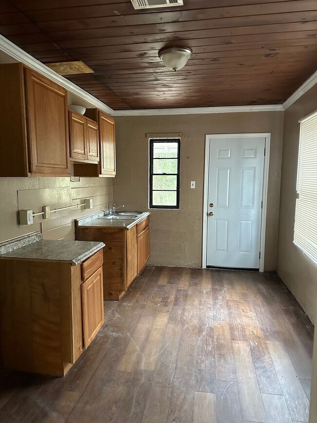 Building Photo - 311 S Cleveland St