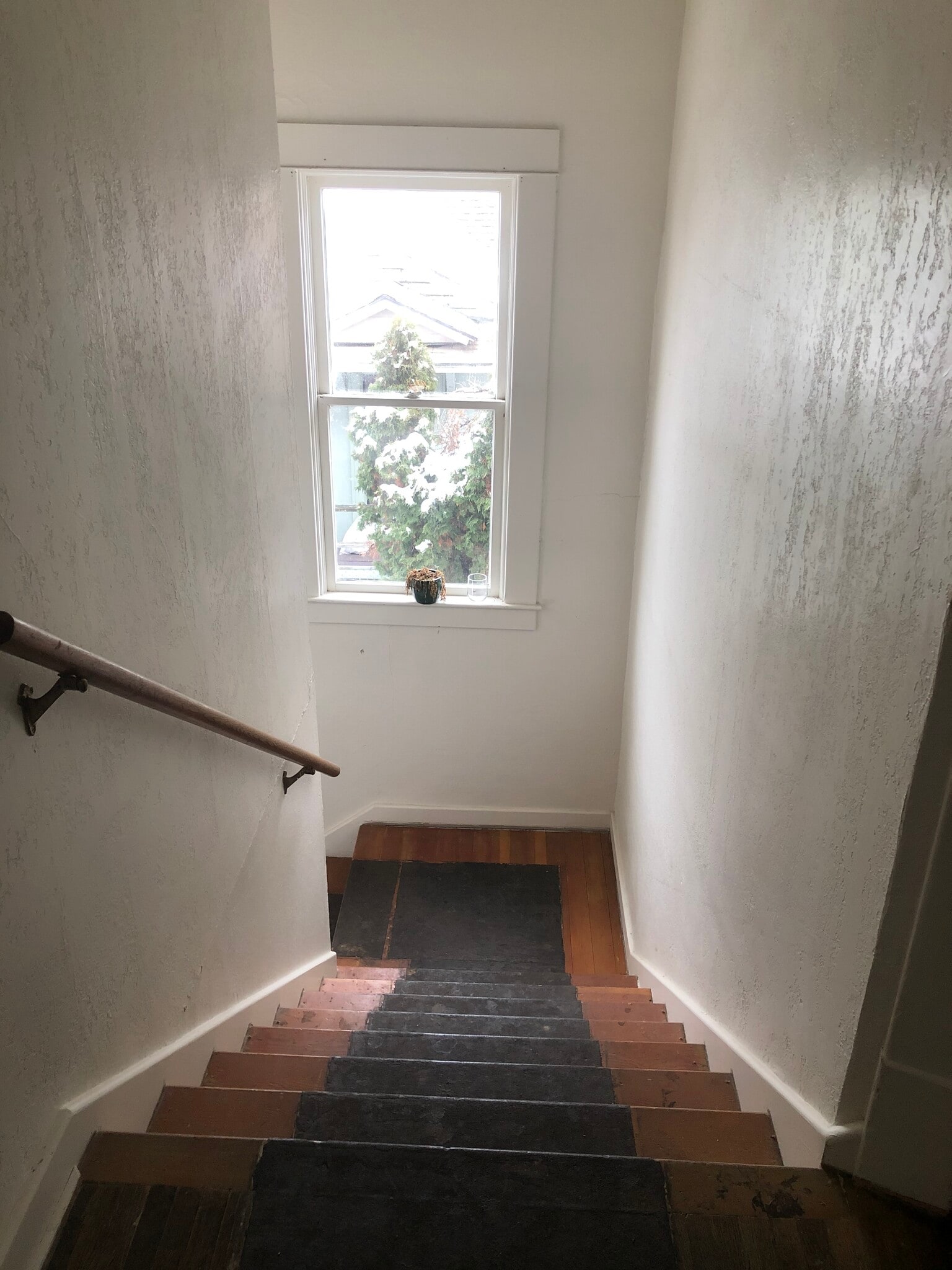 Building Photo - 1226 E 12th St