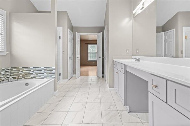 Building Photo - 2030 Brook Meadow Dr