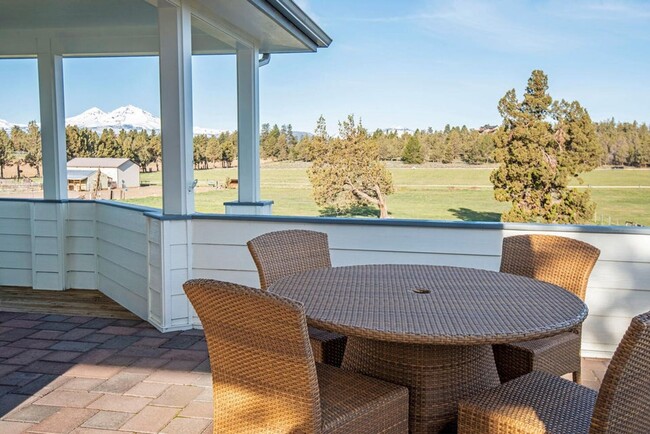 Building Photo - Country Living with Awesome Mtn Views