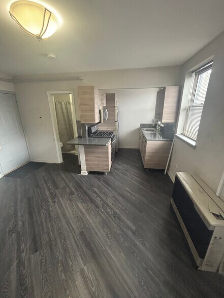 Building Photo - 2221 Brewerton Rd
