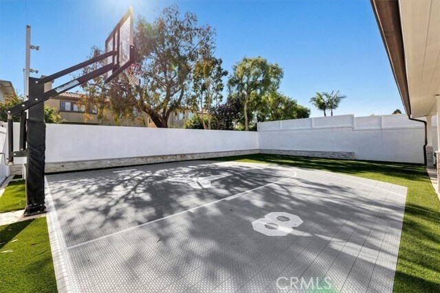 Building Photo - 1740 1st St