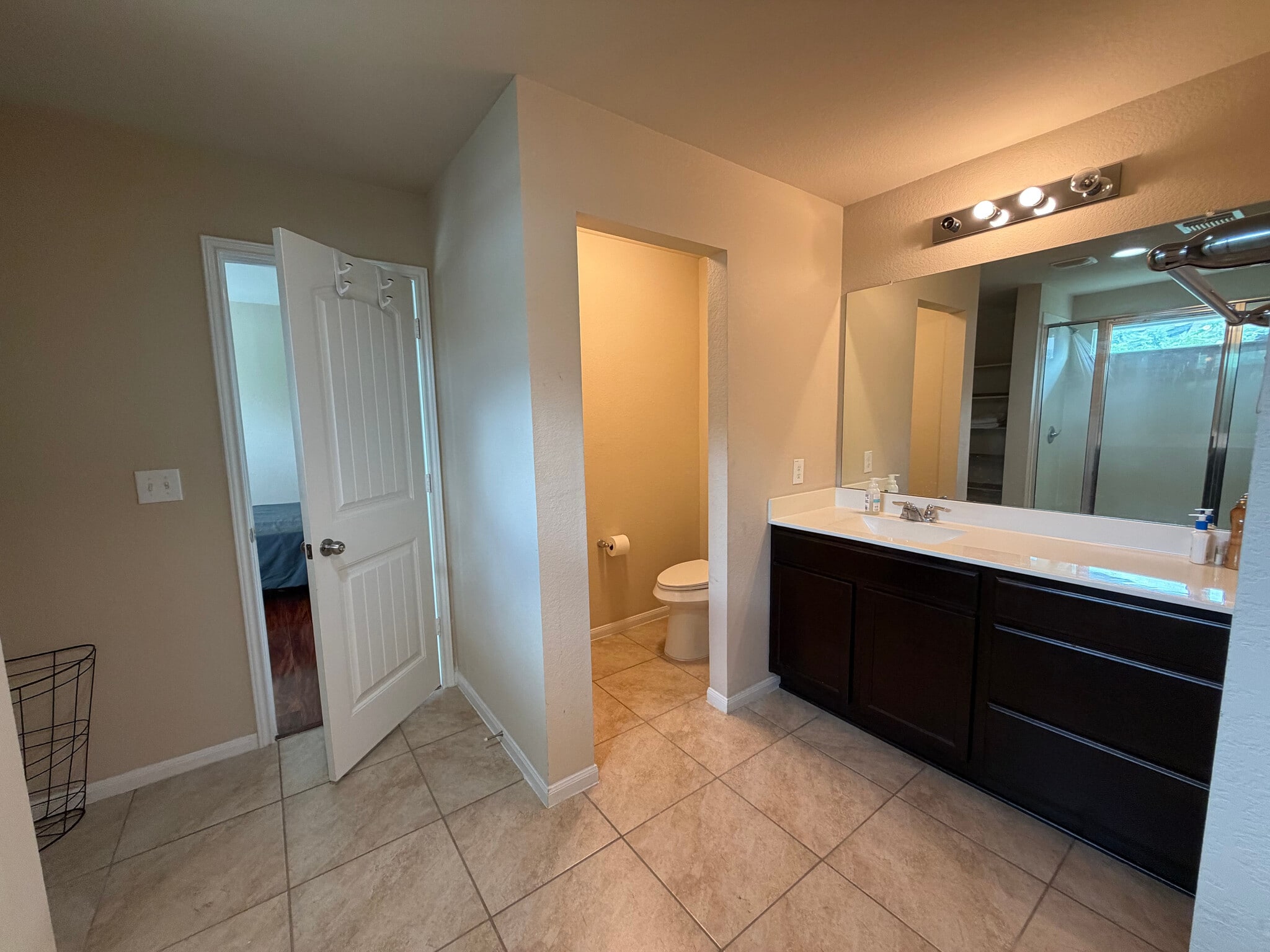 Building Photo - Room in Single Family Home on Bettylou Ln