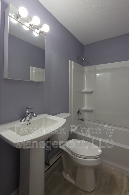 Building Photo - 204 4th St NW