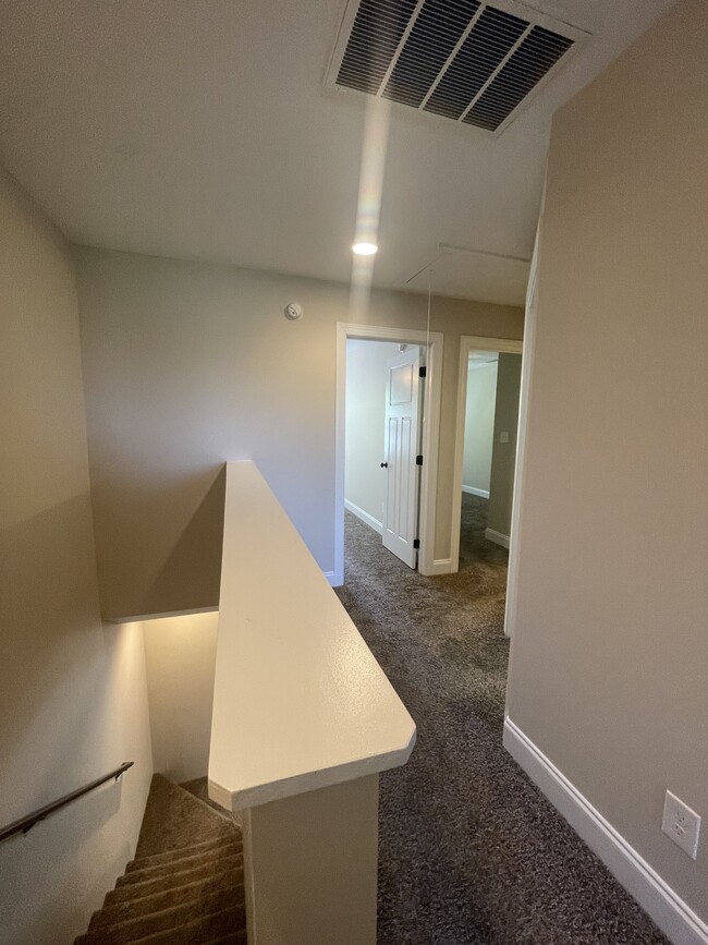 Building Photo - 219 Capstone Dr
