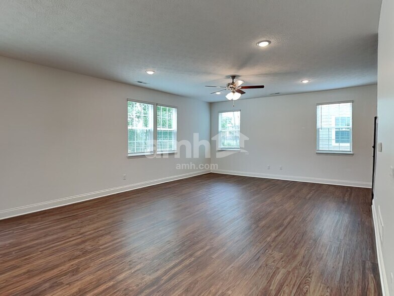 Building Photo - 8284 Northpoint Dr