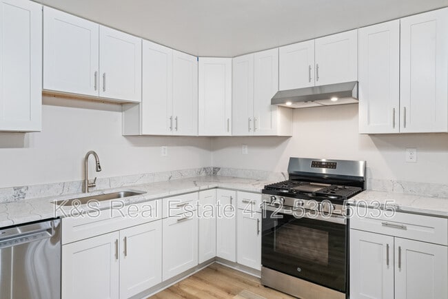 Building Photo - 2321 Spring St