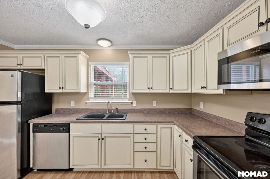 Building Photo - 3209 Lakeford Dr