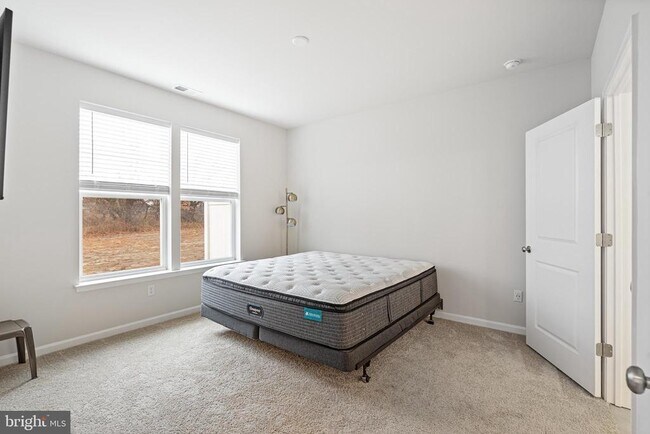 Building Photo - 54 Roberta Wy.