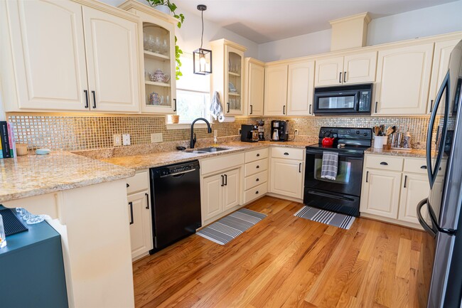 Building Photo - 3156 Iberville Way