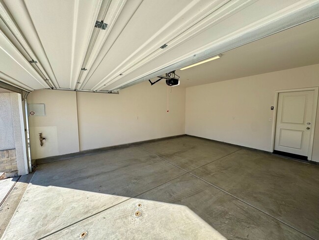 Building Photo - Brand New 4 bedroom Moreno Valley home wit...