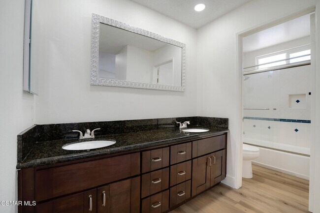 Building Photo - 974 Quarterhorse Ln
