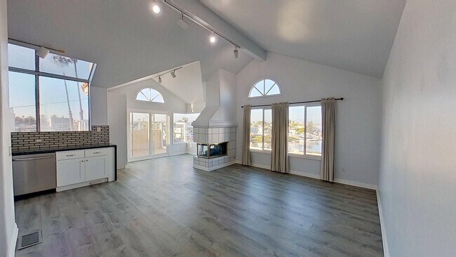 Building Photo - 16917 10th St