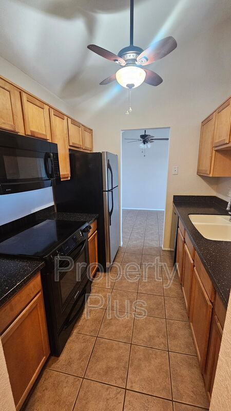 Building Photo - 7550 N 12th St