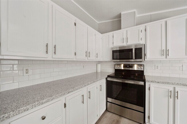 Building Photo - 16333 Lone Corral Ct