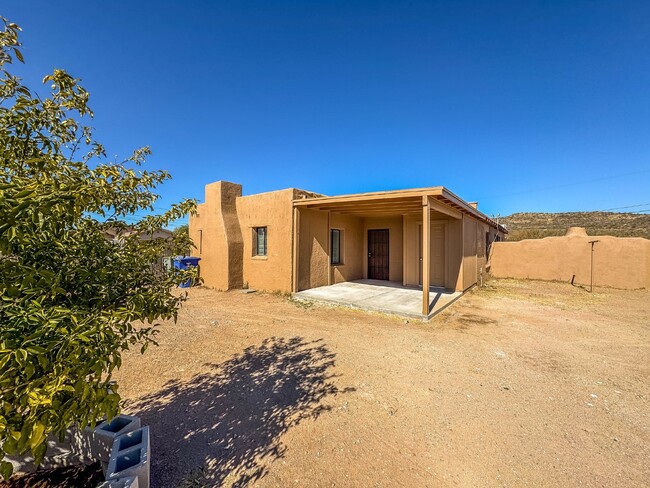 Building Photo - "Charming 2-Bed Oasis in Tucson's Heart – ...