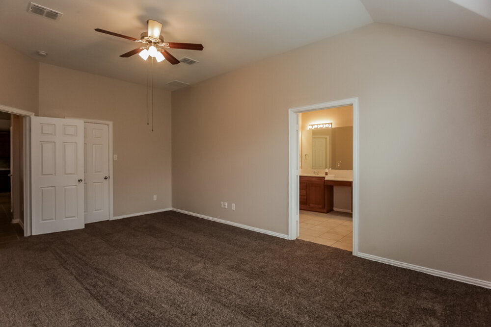 Building Photo - 1141 Lakeside Dr