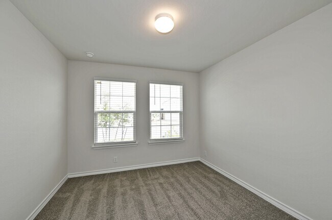 Building Photo - 13327 Whisper Rnch