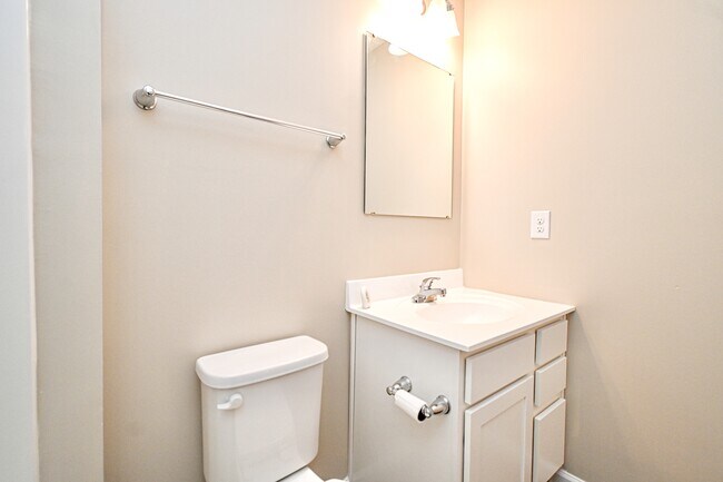 Building Photo - 5697 Julia Kate Dr