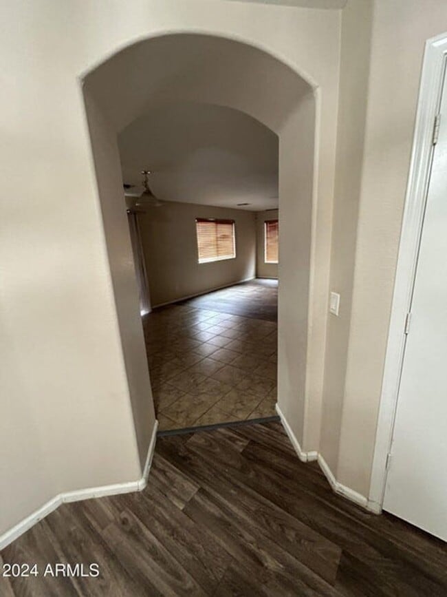 Building Photo - Very Spacious 4 bedroom, 2.5 bath in San Tan Valley