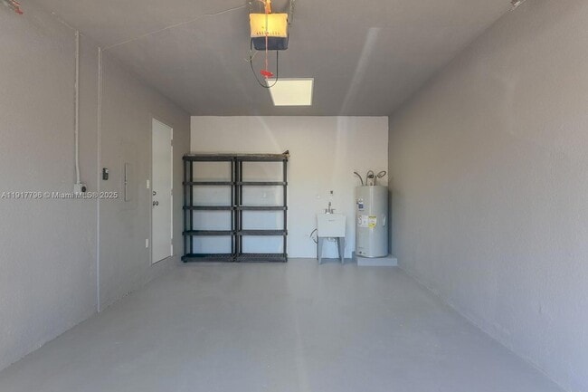 Building Photo - 2795 N 40th Ave