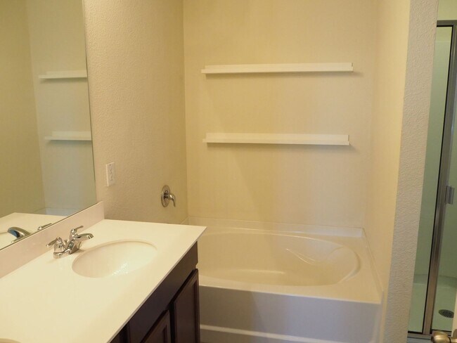 Building Photo - 3 Bed 2 Bath in Providence Village