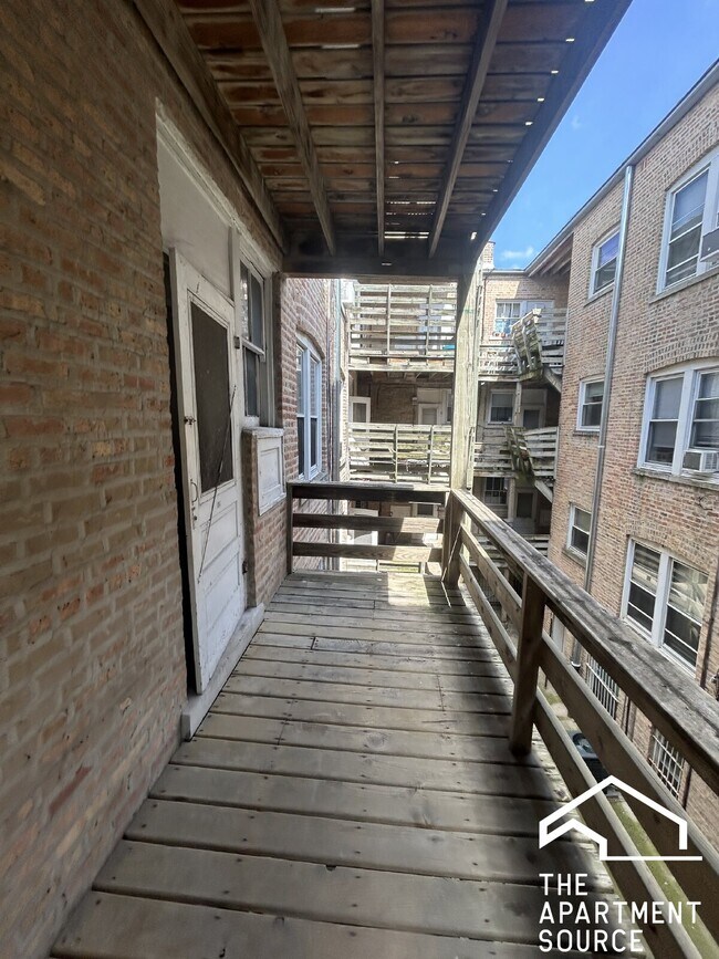 Building Photo - 4402 N Winchester Ave