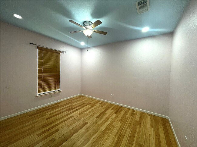 Building Photo - 9903 Raul Hector Dr