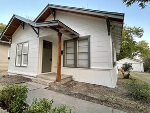 Building Photo - 3216 Homan Ave