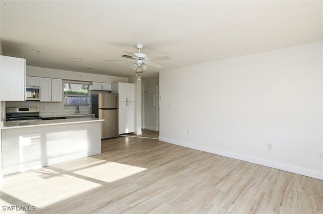 Building Photo - 524 97th Ave N